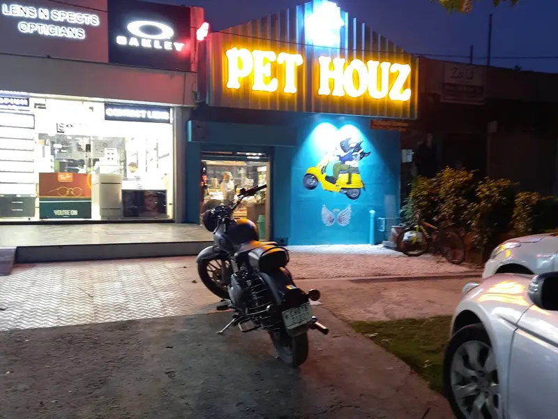 Pet Houz, photo 3